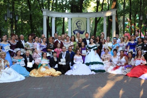 В Брянске прошёл Толстовский бал