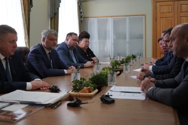 Брянский Губернатор Александр Богомаз провел рабочую встречу с Александром Рогожником