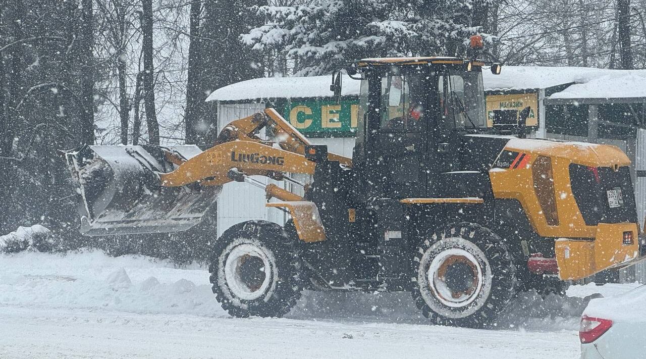 Уборка дорог от снега в Выгоничском районе идёт полным ходом