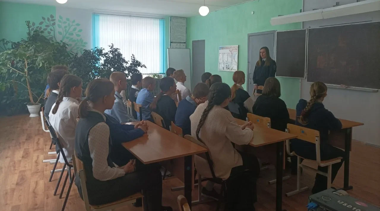 В Хмелевской школе прошла встреча с инспектором ПДН