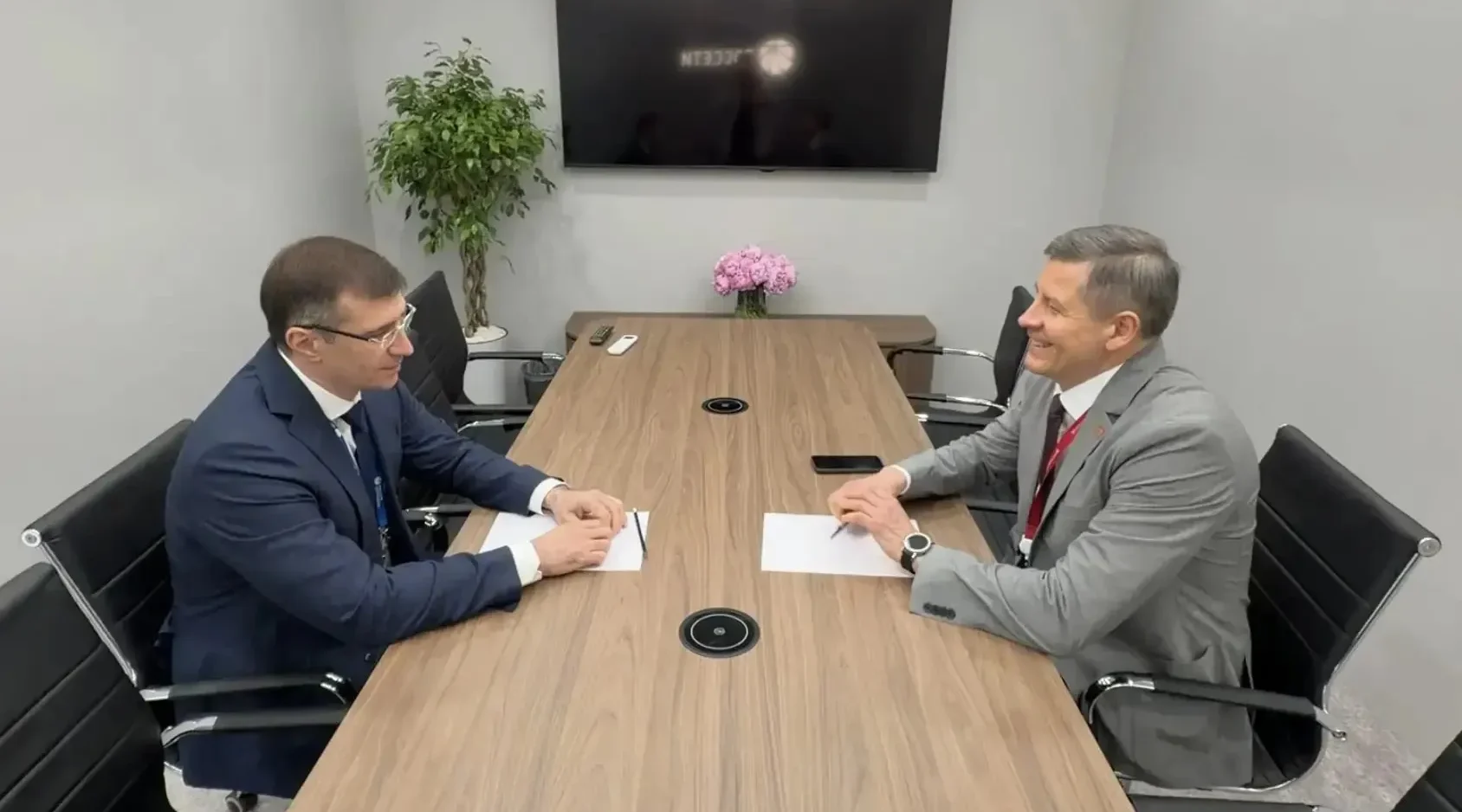 Егор Ковальчук с главой «Россетей» обсудили работу электросетевого комплекса Брянщины