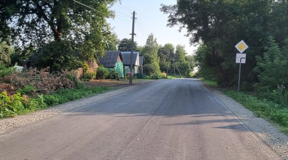 В рамках нацпроекта в Почепском районе отремонтирован участок автодороги