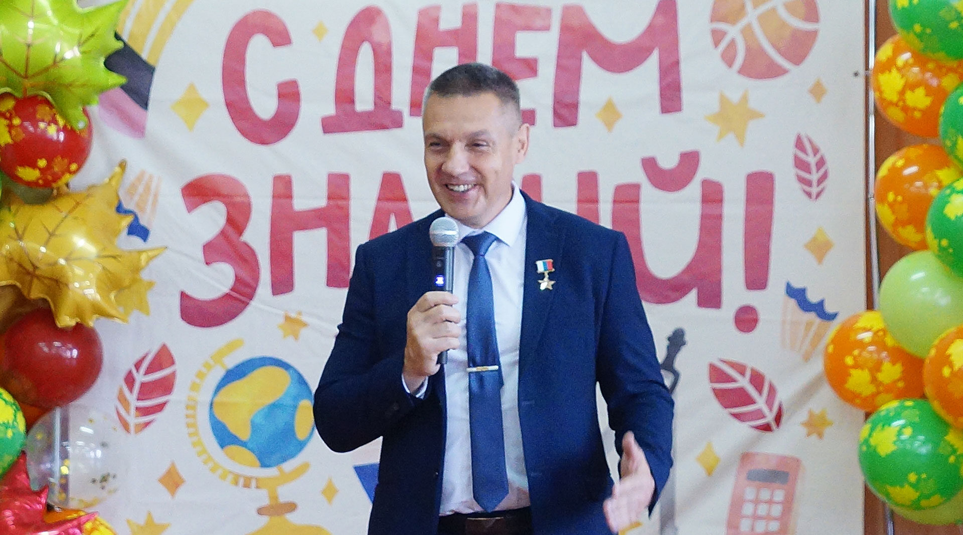 Андрей Фроленков поздравил с Днем знаний школьников из приграничья