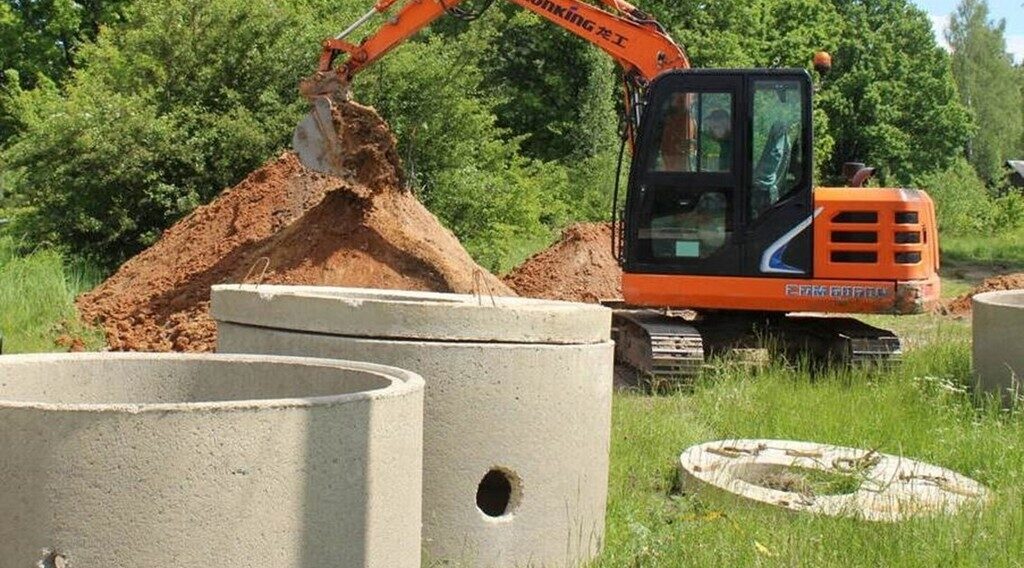 Продолжается строительство водозаборного сооружения и капремонт водопроводных сетей в Клетне