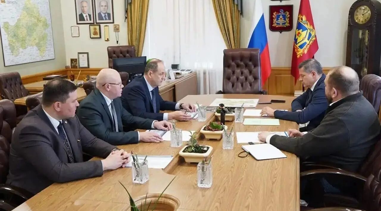 Губернатор Брянщины и глава «Газпром трансгаз Москва» обсудили подготовку к зиме и соцпроекты
