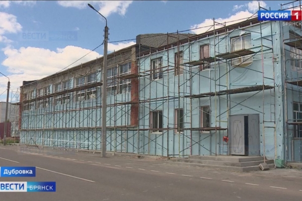 В Дубровке идёт капитальный ремонт двух важных социальных объектов