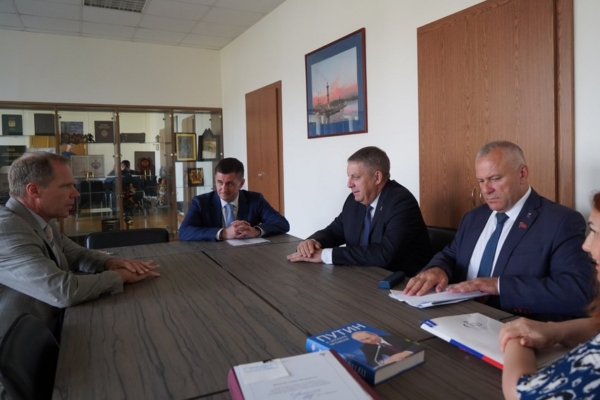 Губернатор Александр Богомаз провел рабочую встречу с Андреем Кутеповым