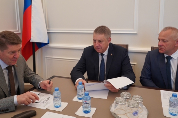 Губернатор Брянской области Александр Богомаз встретился с Андреем Шевченко