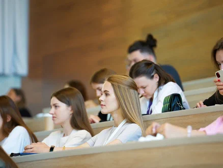 Более двух миллионов заявлений поступило в вузы и колледжи через Госуслуги