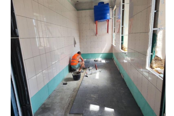 Специалисты из Брянской области ремонтируют школы в подшефной Брянке