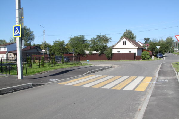 Благодаря дорожному нацпроекту в Брянской области капитально ремонтируют дороги, ведущие к учреждениям образования