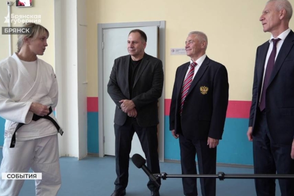 Президент паралимпийского комитета России впервые посетил брянский Дворец единоборств