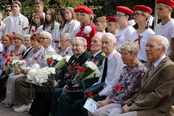 В Брянске в «Лесных сараях» состоялся торжественный митинг