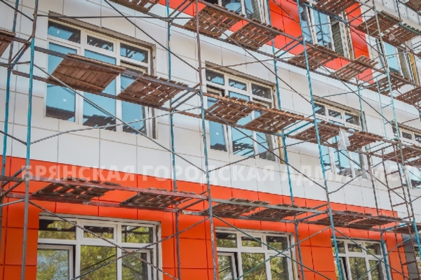 В Брянске продолжается капремонт школы №13