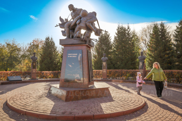 В Брянске отремонтировали памятник «Круговая оборона»