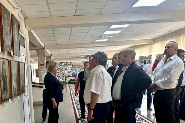 Председатель Брянской облдумы побывал в Краснодонском областном музее ордена Дружбы