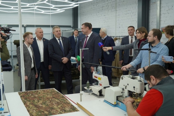 Александр Богомаз посетил Брянскую швейную фабрику