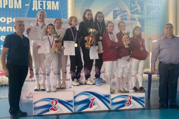 Юные брянские фехтовальщицы достойно выступили на межрегиональных соревнованиях