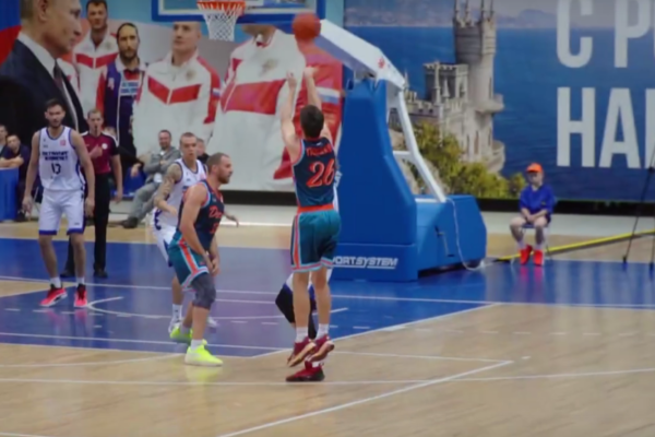 Более 3 тысяч болельщиков создали атмосферу победы на матче брянской «Десны»