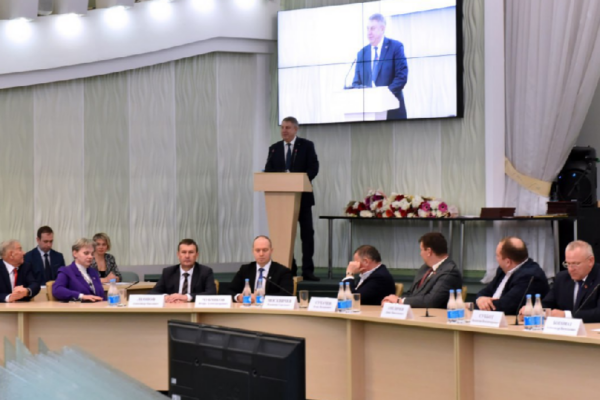 Губернатор Александр Богомаз поздравил сотрудников и ветеранов транспортной отрасли