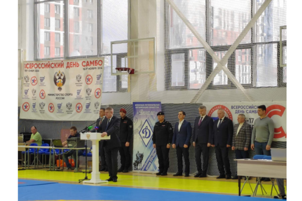 Брянский губернатор дал старт юношескому турниру по самбо памяти погибших правоохранителей