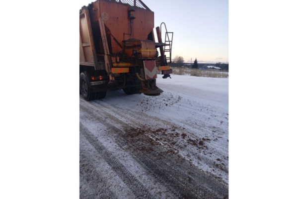 В Брянской области продолжается очистка и обработка дорог