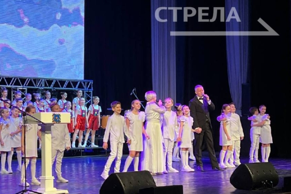 В Брянске проходит праздничный концерт, посвященный Дню матери