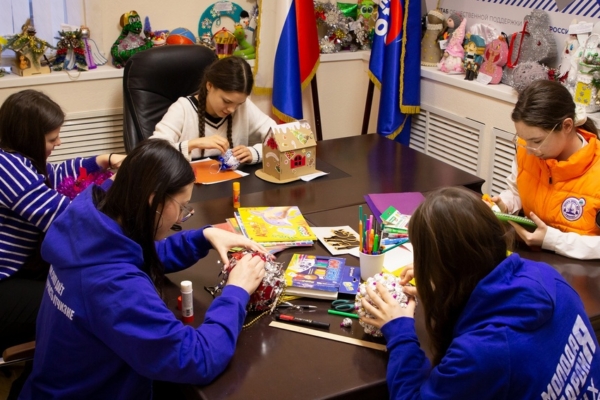 В брянском штабе общественной поддержки проходит «Марафон новогодних мероприятий»