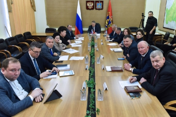 Губернатор Александр Богомаз смотрит прямую линию Президента Путина