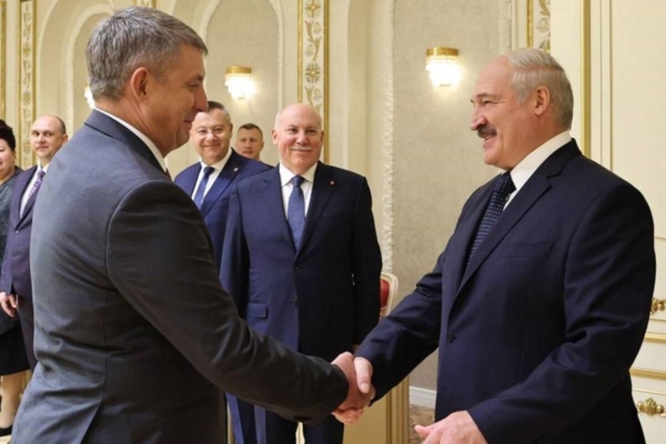 Губернатор Брянщины Александр Богомаз поздравил жителей Беларуси с 25-летием Союзного государства