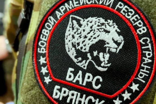 Генерал-полковник Никифоров вручил майорские погоны Сергею Антошину