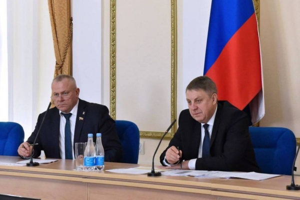 Александр Богомаз провел совещание с руководителями строительных организаций