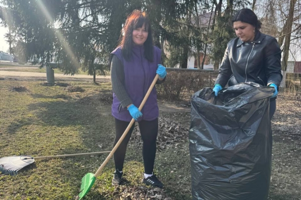 Выгоничские трудовые коллективы вышли на первые субботники