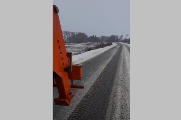 В Брянской области круглосуточно ведется уборка и обработка дорог