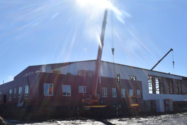 В Клетне продолжается строительство спорткомплекса с бассейном