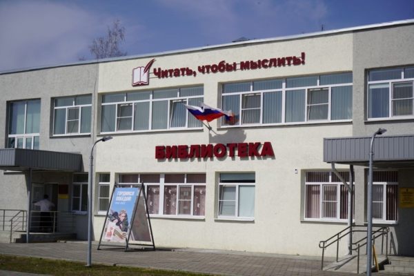 Губернатор Брянской области посетил Суражскую межпоселенческую библиотеку