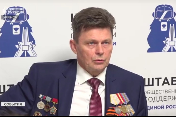 Брянские студенты обсудили вопросы патриотического воспитания с сенатором Василием Попадайло