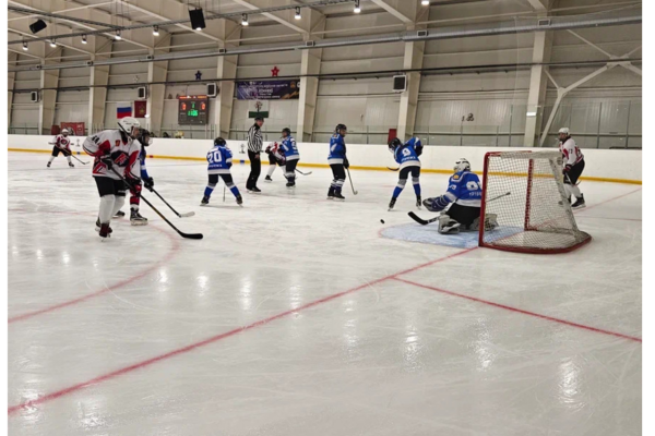 В Стародубе впервые Кубок губернатора по хоккею разыграли женские команды