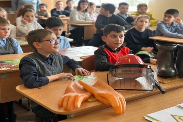 Энергетики «Россети Центр» подвели итоги месячника по профилактике детского электротравматизма в школах Брянской области