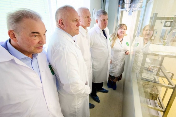 Депутаты Госдумы посетили брянскую производственную площадку ФГУП «Эндофарм»