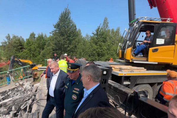 Глава региона Александр Богомаз проинформировал о ходе работ, ведущихся на месте происшествия в Выгоничском районе