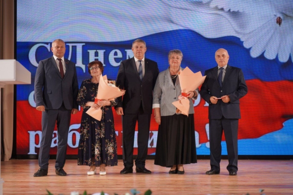 Губернатор Александр Богомаз поздравил брянских социальных работников