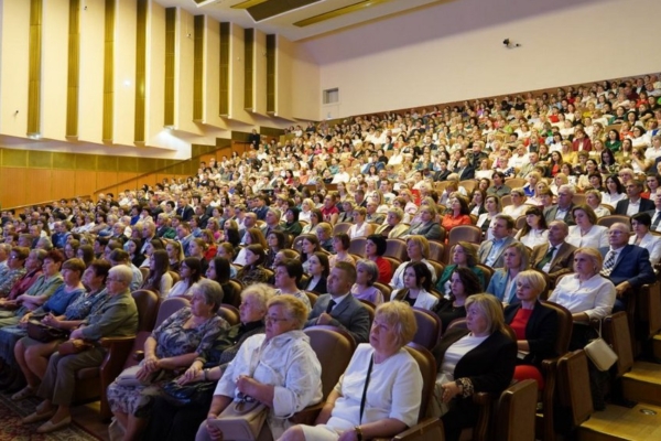 Брянским врачам вручили более 350 квартир