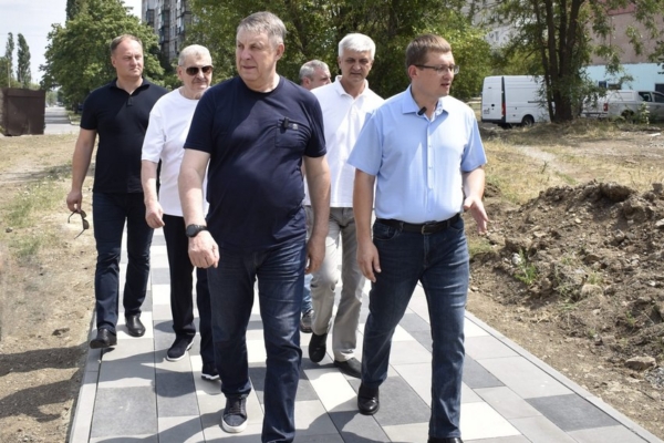 Брянские специалисты продолжают работать на благо подшефной Брянке ЛНР