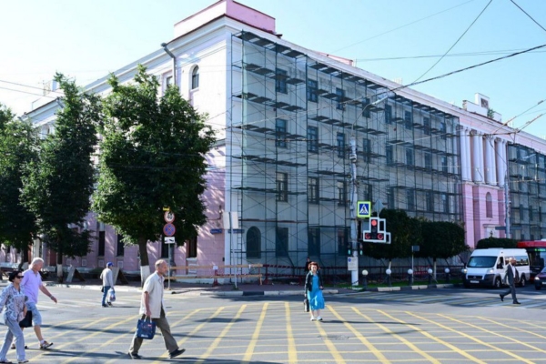 Губернатор Александр Богомаз провел рабочее совещание в филиале Сеченовки