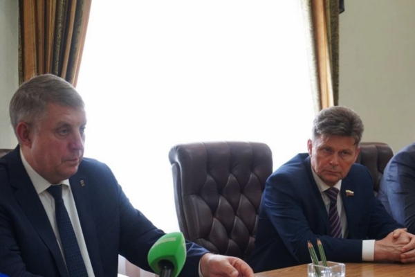 Брянский губернатор встретился с гендиректором ООО «Газпром трансгаз Москва» Александром Бабаковым