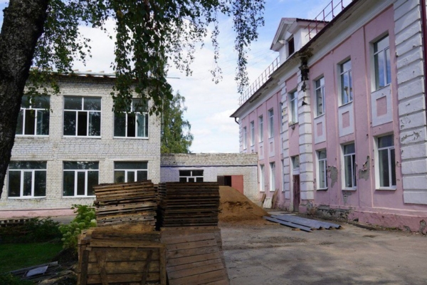 В Дятьково ремонтируют школу № 2