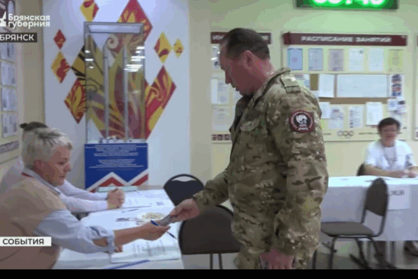 Четко по-военному на своем участке проголосовал командир «БАРС-Брянск» Сергей Антошин