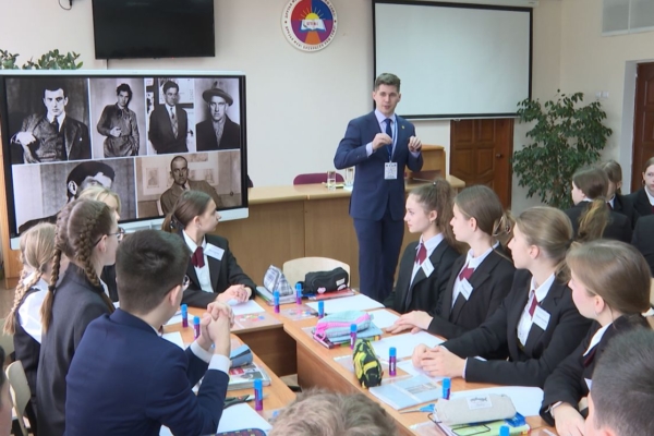 Брянский педагог Ярослав Бабарин участвует во Всероссийском конкурсе «Учитель года — 2025»