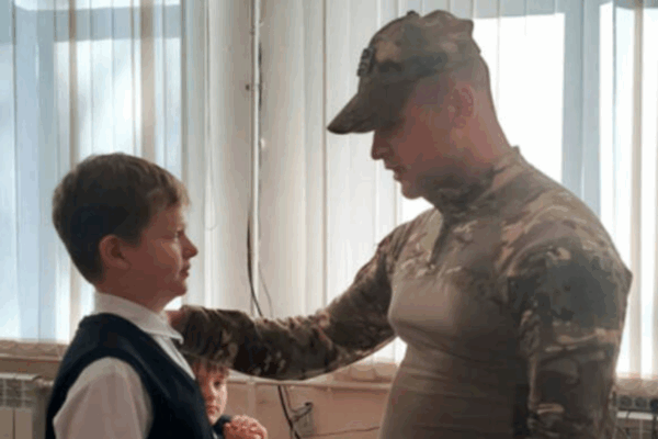 Боец СВО поблагодарил брянского школьника за письмо